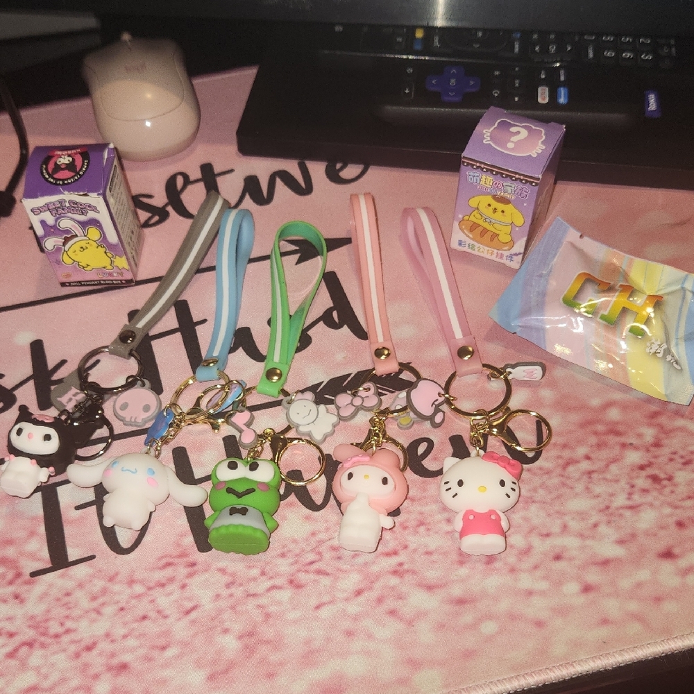 5 Pcs Hello Kitty and Friends Key Chains